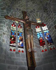 Christ en bois polychrome du  XIIème